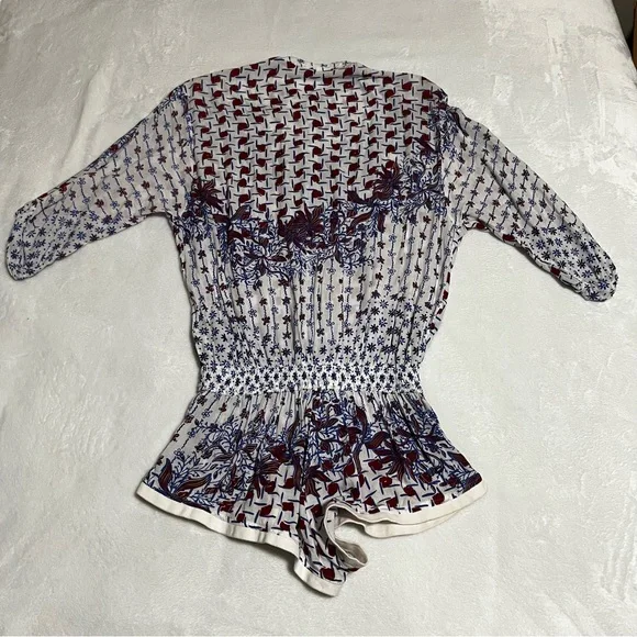 Poupette St Barth Size 0 3/4 sleeve romperwhite blue floral print